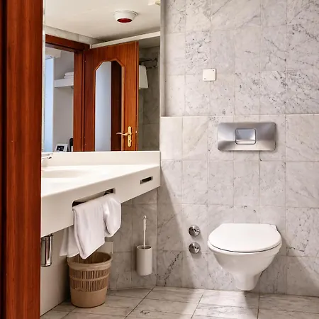 Meuble Avec Cuisine - Ac Et Sauna *